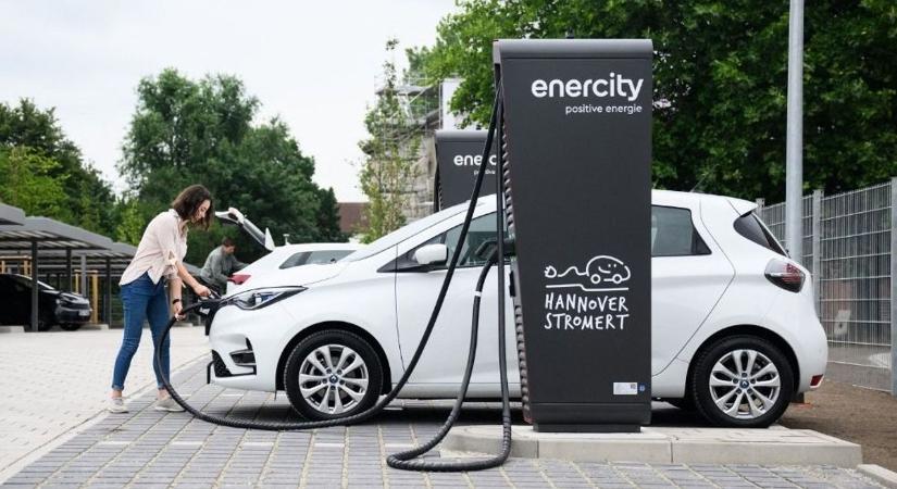 Németországban már drágább elektromos autót tölteni, mint benzinesbe tankolni