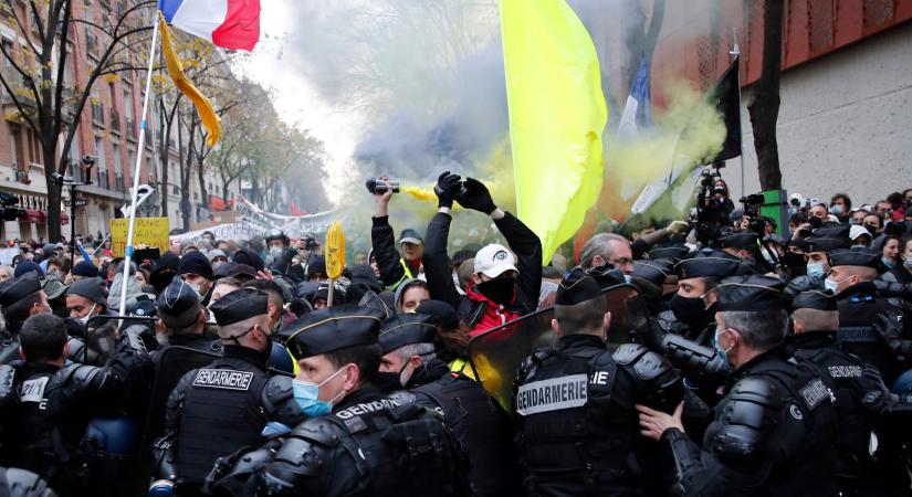 Tüntetés a biztonsági törvény ellen – csatatér lett Párizsból