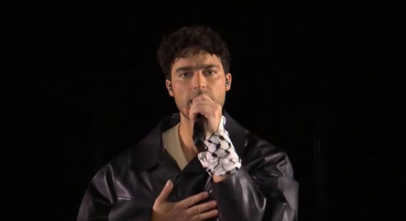 Csuklójára kötött palesztin kendőt a svéd énekes az Eurovízión