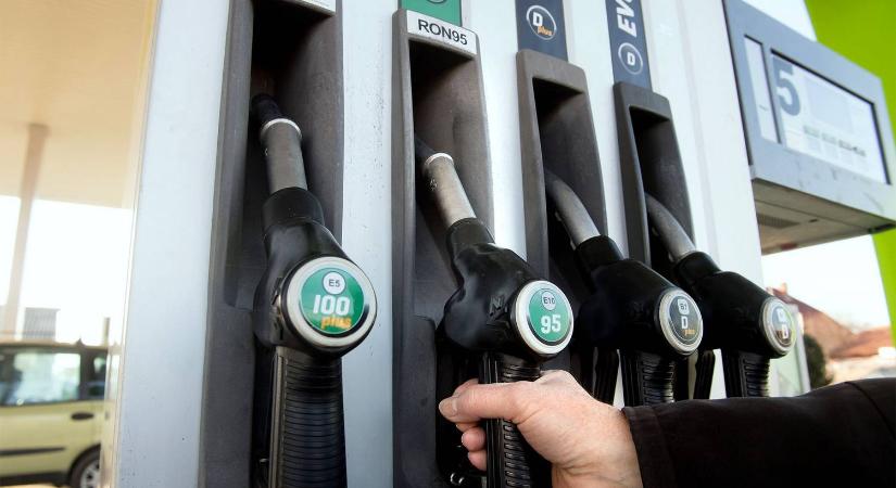 A kormány elégedett, mégsem avatkozik bele az üzemanyagárba