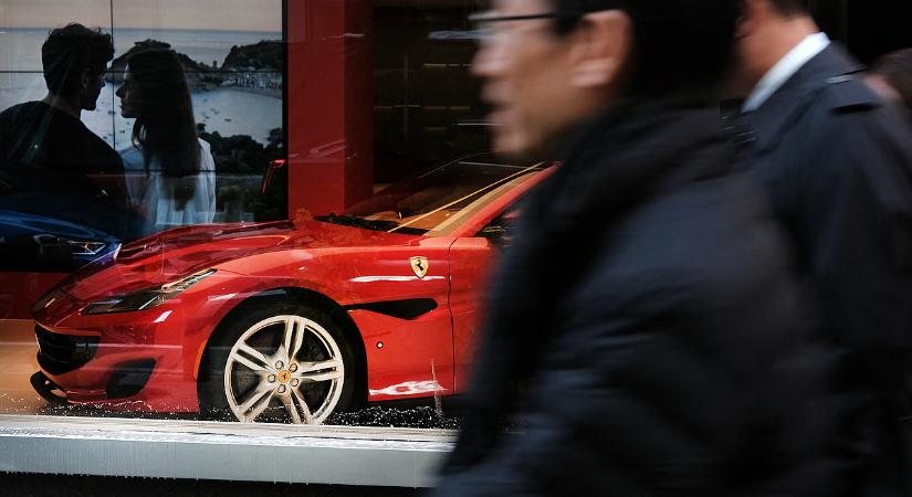 Padlógázzal előre: rengeteg pénzt keresett a Ferrari