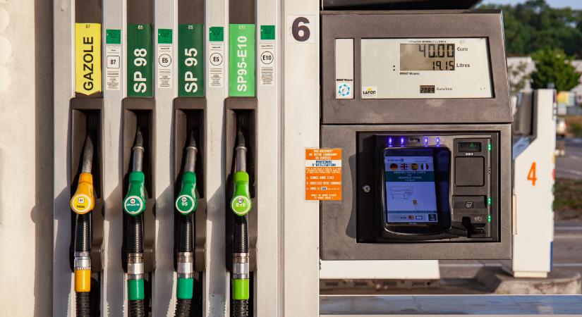 A kormány elégedett a benzin árával, egyelőre nem lesz ársapka