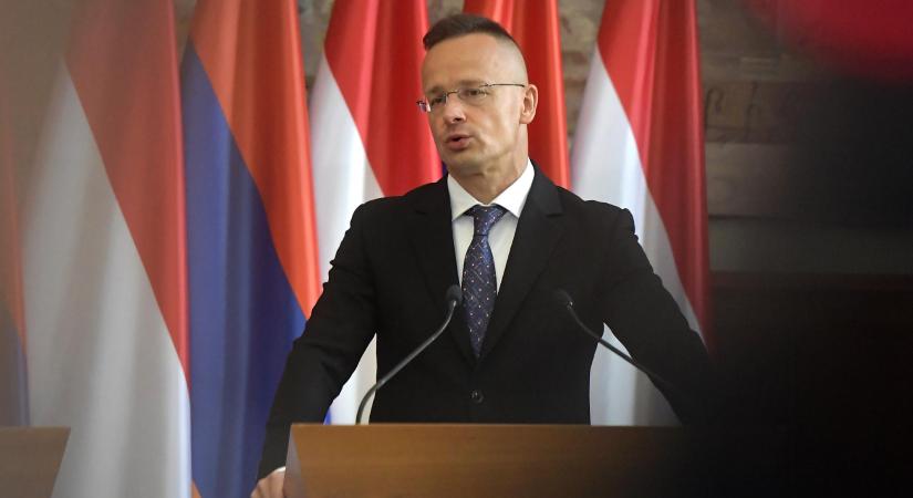 Szijjártó Péter: A magyar kormány továbbra is békepárti álláspontot fog képviselni