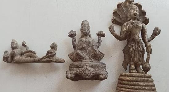 A ház alapozása közben két bronz istenséget találtak