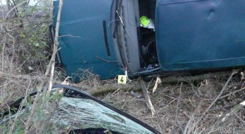 Még a vodka is az autójában volt a balesetet okozó ittas hajdú-bihari sofőrnek