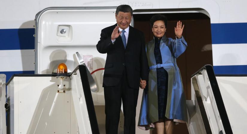 Kínai elnök Magyarországon: bemutatjuk Hszi Csin-ping feleségét – Peng Li-jüan még a férjénél is híresebb