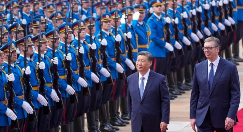 „Tisztelettel és szeretettel” fogadták Szerbiában a kínai elnököt