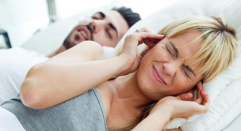 Segít az alvásszakértő: ezzel a trükkel megszüntethető a horkolás