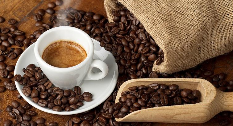 A kávé világpiaci ára az elmúlt 45 év legmagasabb szintjére emelkedett