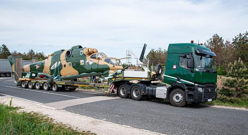 Veszprém-Szentkirályszabadja közelében landolt egy Mi-24-es helikopter