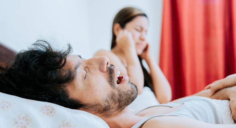 Horkolástól hangos a háló? 4 módszer, ami beválhat horkolás ellen