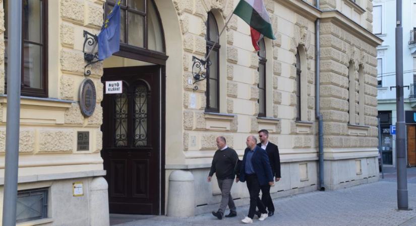 A szegedi bíróságon tárgyalják tovább Márki-Zay kampányfuvarosának garázdasági ügyét