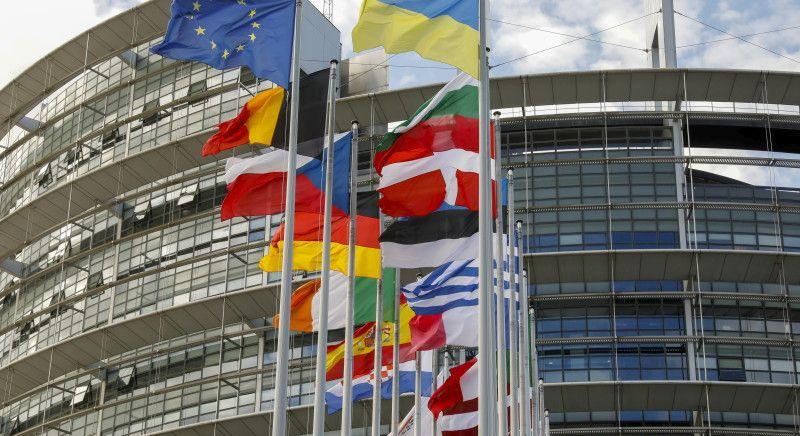 Felmérés: a többi uniós polgáréval egyenlő jogok kiharcolását várják a romániaiak az EP-képviselőiktől