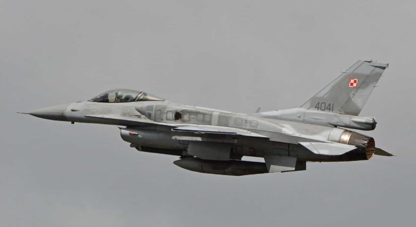 Hollandia bejelentette mikor érkeznek az F–16-os vadászgépek Ukrajnába