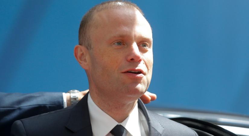 Máltán korrupció gyanújával bíróság elé állítják a volt kormányfőt és kabinetjének több tagját