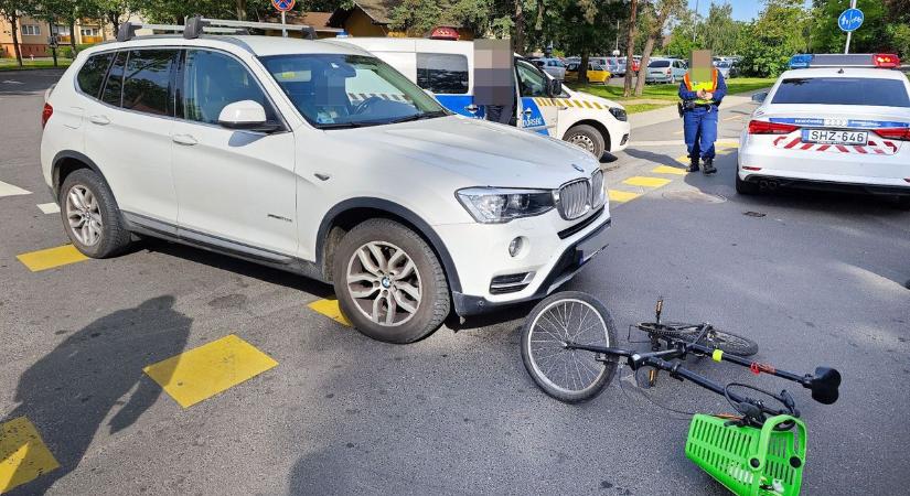 Biciklist lökött fel egy autó Szombathelyen - fotók
