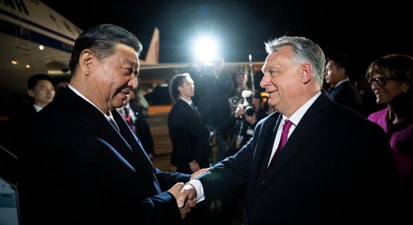 Orbán Viktor: Isten hozta Kína elnökét Budapesten!  videó