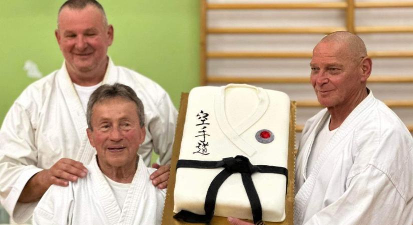 Hetvenedik születésnapján köszöntötték a legendás karate edzőt