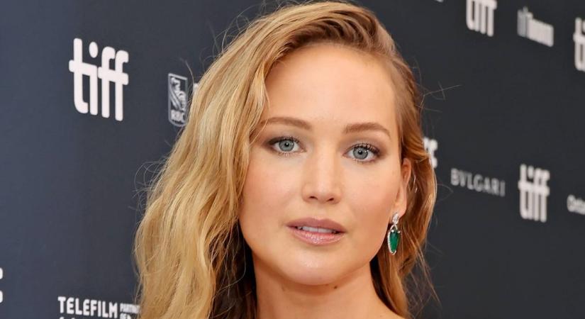 Sokkoló fotók a plasztikai műtéten átesett Jennifer Lawrence-ről – A színésznő arcát fel sem lehet ismerni