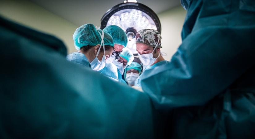 Kiderült, hányan várnak műtétre Magyarországon