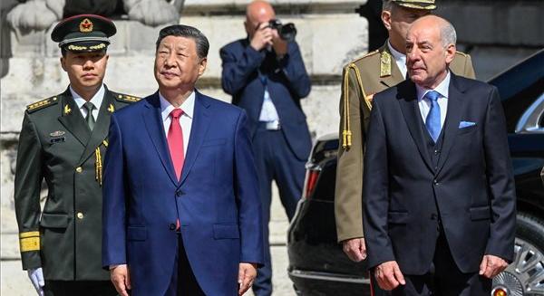 Katonai ceremóniával fogadták a kínai elnököt a budai Várban – Fotók