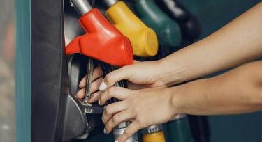 Újabb csökkenés az üzemanyag árában