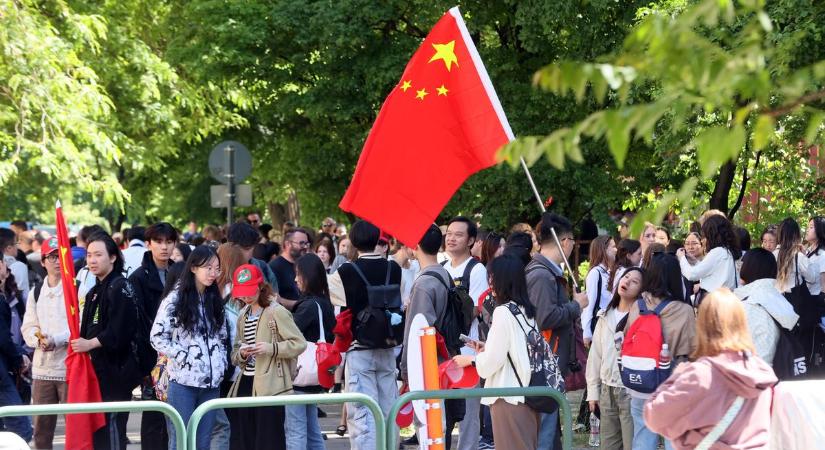 Így várják Hszi Csin-ping kínai elnököt a Neptun utcában - ön tudja, mi van ott? - Fotók