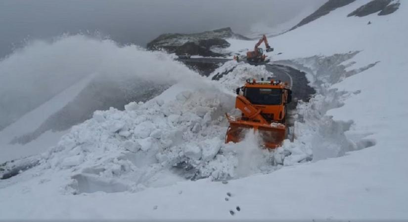Négy méteres a hó a Transzfogaras úton (VIDEÓ)