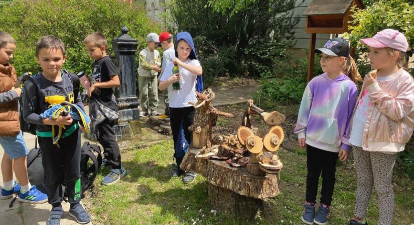 Madarakkal és fákkal ismerkedtek a gyerekek a Kecskeméti Arborétumban – galériával