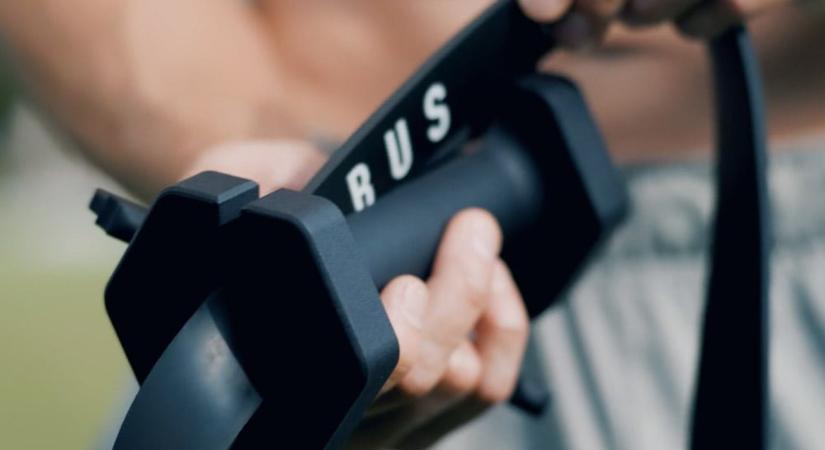Okos súlyzó súly nélkül – különleges otthoni edzést ígér a GymBars PRO