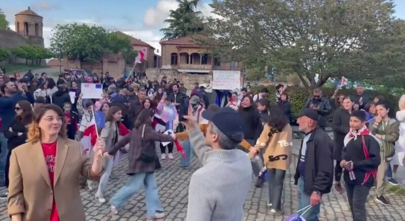 Túlnőtte a georgiai fővárost a külföldiügynök-törvény elleni tiltakozás