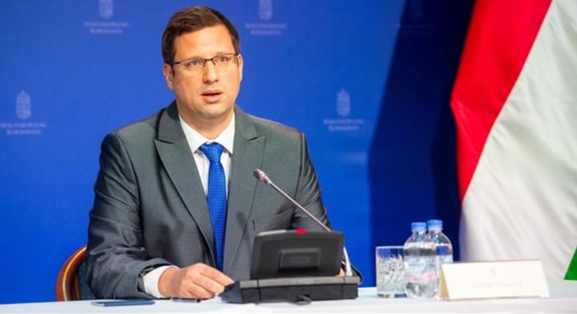 Gulyás Gergely: Magyarország ki akar maradni a háborúból, nem kíván részt venni a NATO missziójában