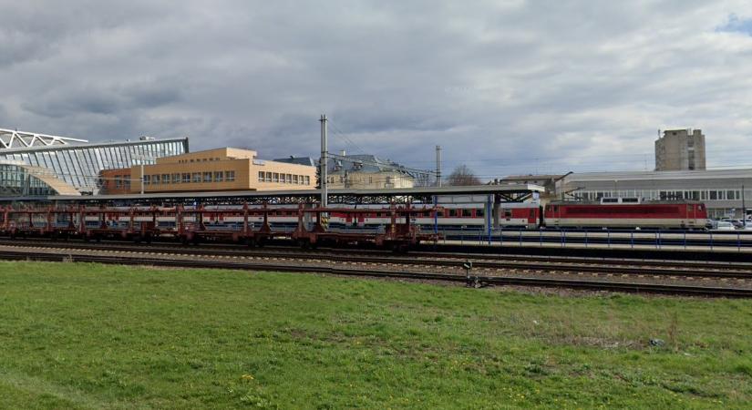 Levágta egy nő lábujjait a poprádi állomásra befutó vonat