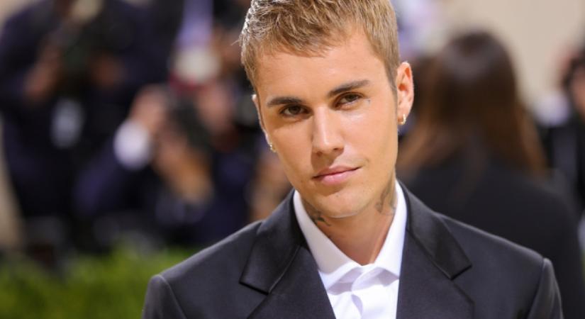 Most már hivatalos: érkezik a kicsi Justin Bieber, terhes az énekes felesége - Megható videóval tudatta a pár az örömhírt