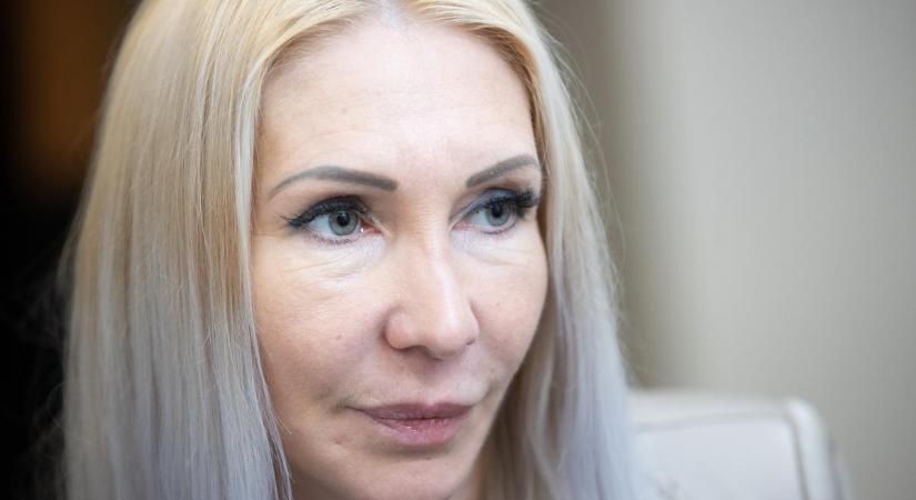 „Ebben a rendszerben nem az áldozatokat védik” - A brutálisan bántalmazott Orosz Bernadett korábban a Fideszre szavazott, de csalódott: most politikai pályára lép