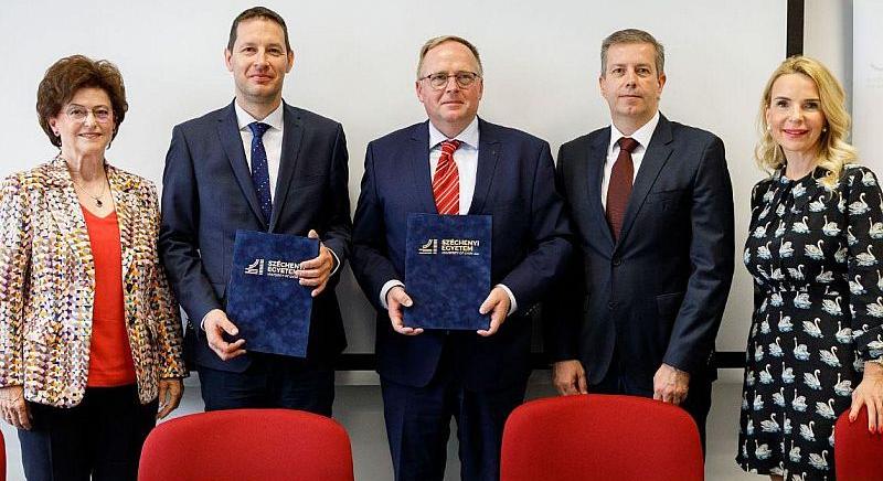 Új megállapodást kötött a győri Audi és a Széchenyi István Egyetem
