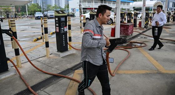 Kína harmadik legnagyobb metropoliszában már több a villámtöltő, mint a benzinkút