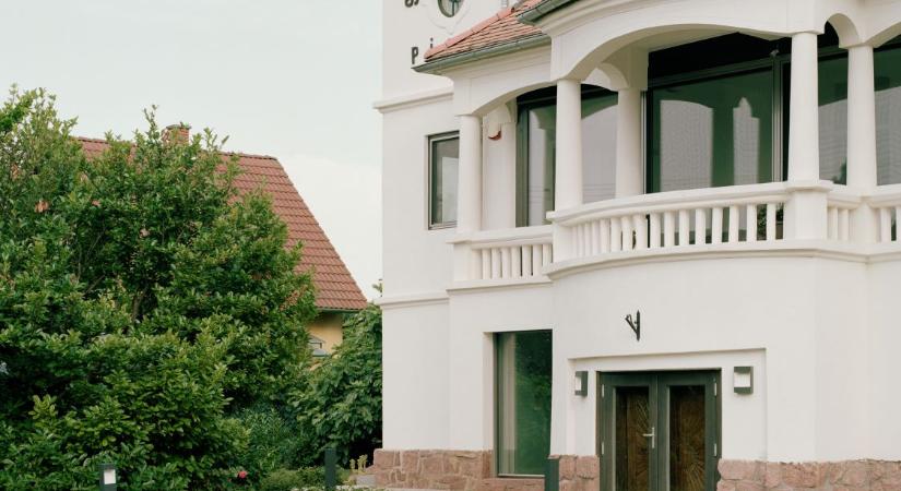 Év Balatoni Háza: lakóépület kategóriában egy felújított balatonarácsi családi ház nyerte el a címet