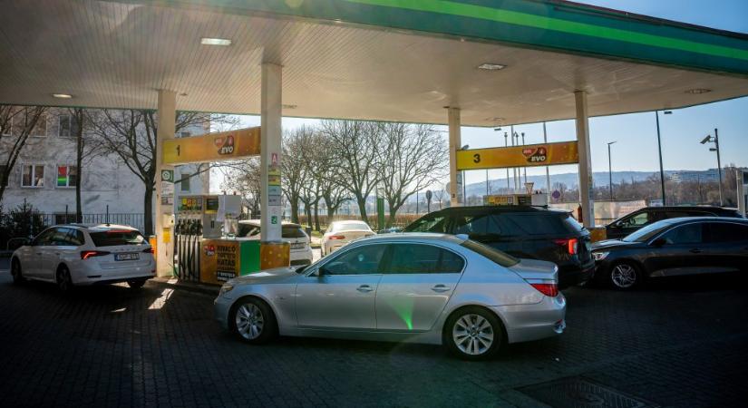 Hétfőn tovább csökken az üzemanyagok ára