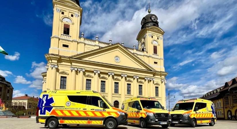Szívhez szóló idézettel emlékeznek a mentők napjára Debrecenben