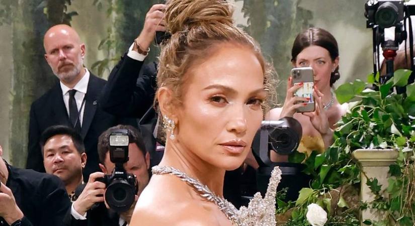 Jennifer Lopez bunkón viselkedett a gálán a riporterrel a kommentelők szerint: videón az eset
