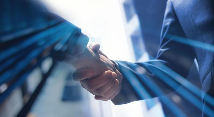 Együttműködési megállapodást írtak alá a Huawei és a 4iG vezetői