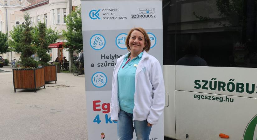 Egészségügyi szűrőbusz érkezett Kalocsára – galériával