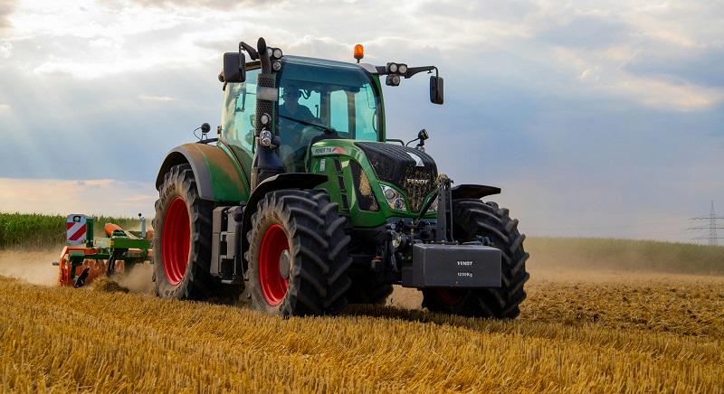 Nincs elég traktorista a hazai mezőgazdaságban, holott a fizetések elérhetik a 2000 eurót