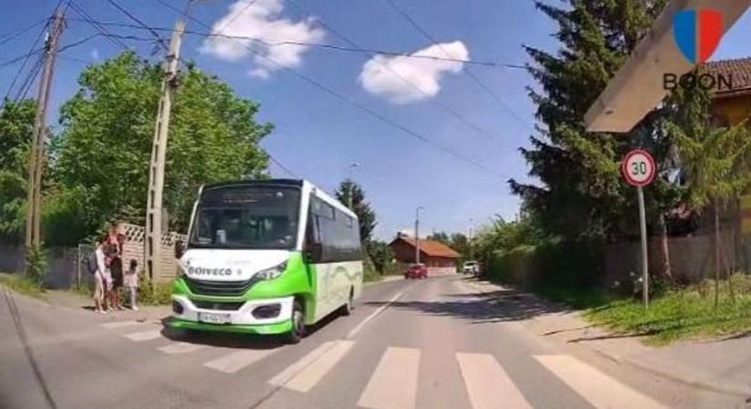 Az MVK-s buszra nem vonatkoznak a szabályok? – videóval