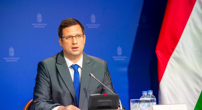 Gulyás Gergely: Magyarország ki akar maradni a háborúból, nem kíván részt venni a NATO missziójában