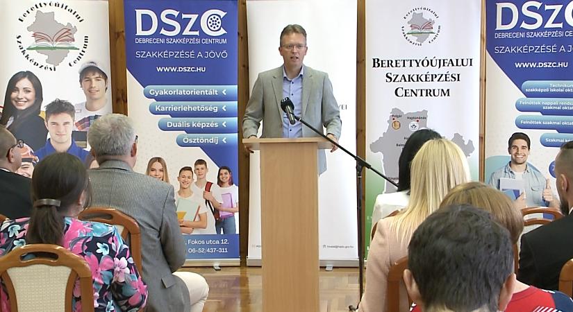 Hiányszakmákra fókuszáló képzéseket indítanak a Debreceni és a Berettyóújfalui Szakképzési Centrumok tagintézményeiben