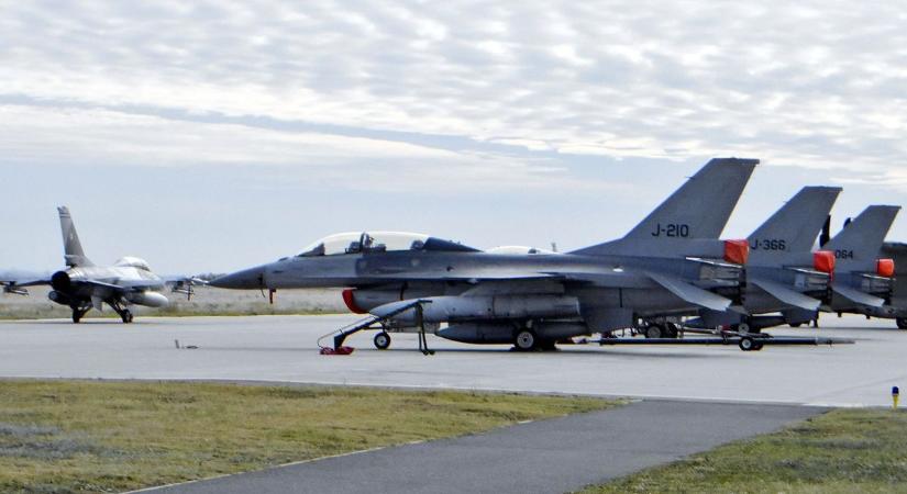 Ukrajna nyáron kaphatja meg az első F-16-os vadászgépeket