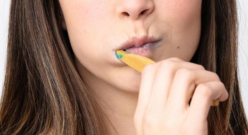 Fogorvosok figyelmeztetnek: ne csodálkozz, hogy sárga a fogad, ha elköveted ezt a gyakori hibát fogmosáskor