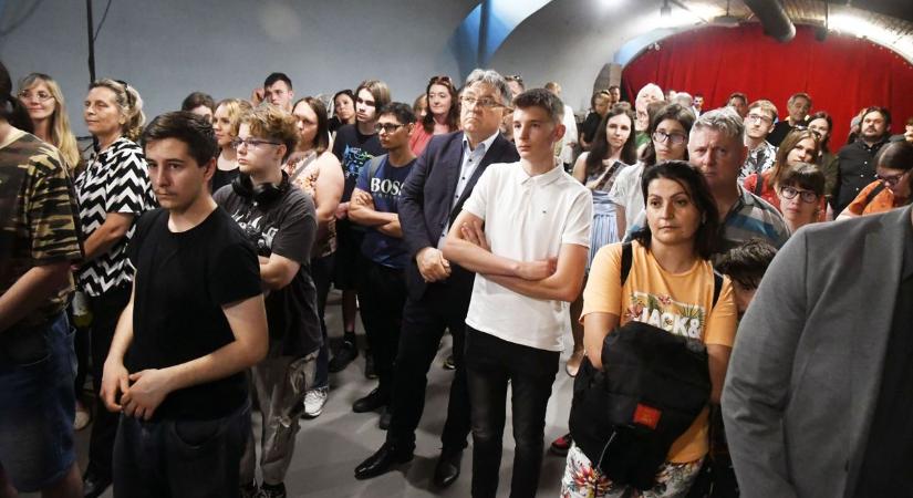 KultúrPince: megnyílt a fiatalok új közösségi tere Szolnokon – galériával